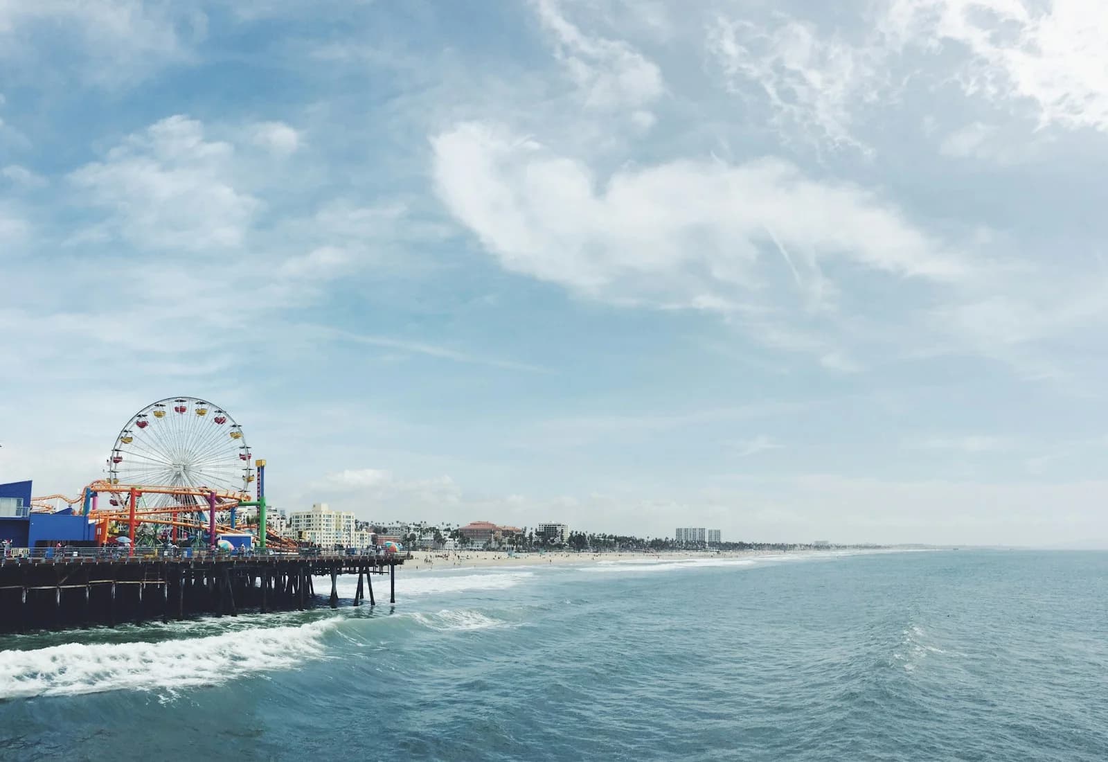 La jetée et la plage de Santa Monica vues d’en haut